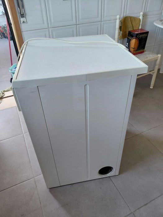 Máquina de secar roupa Zanussi de 4 quilos de capacidade