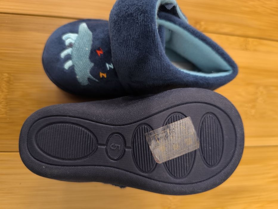 Nowe buty kapcie dziecięce