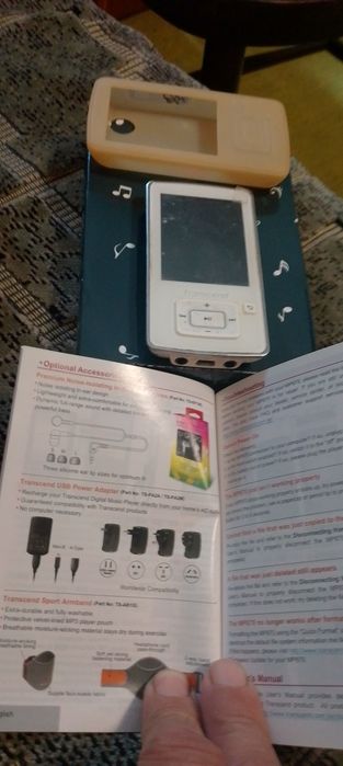 Mp3 плеєр від компанії Transcend на 8 Гб. Б/У в гарному стани.