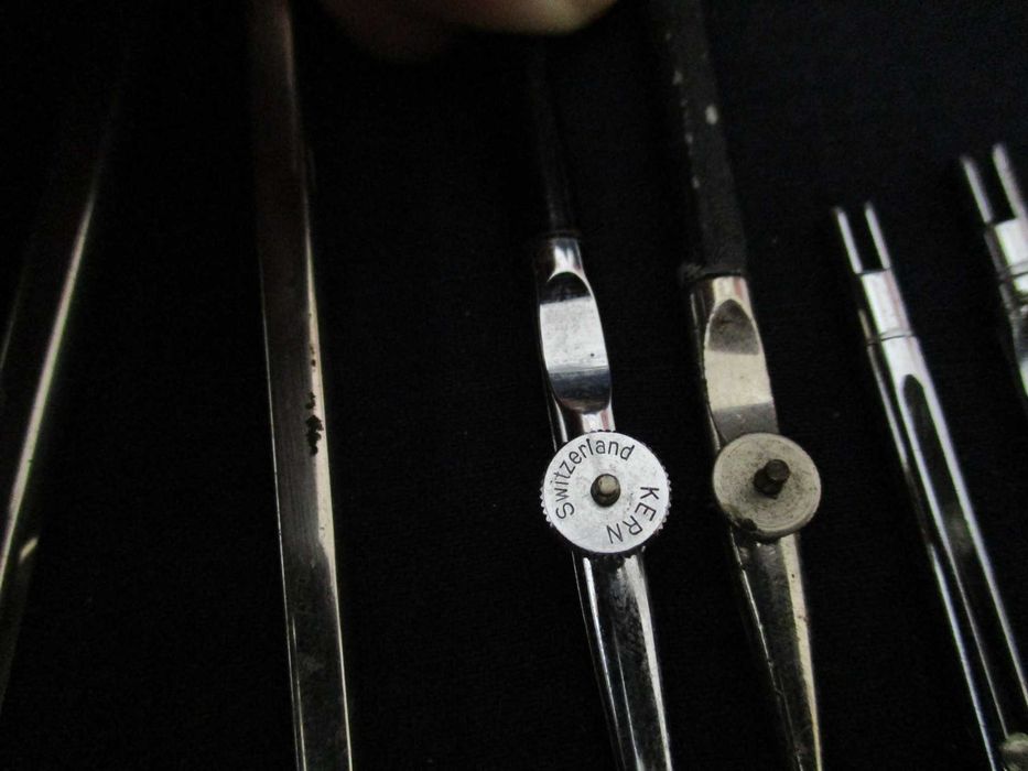 Material Escolar 2 canetas + 3 acessórios (1 Kern switzerland)