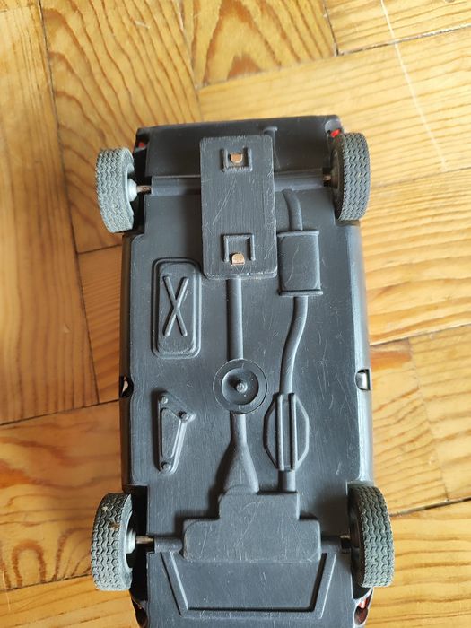 Carro antigo de lata