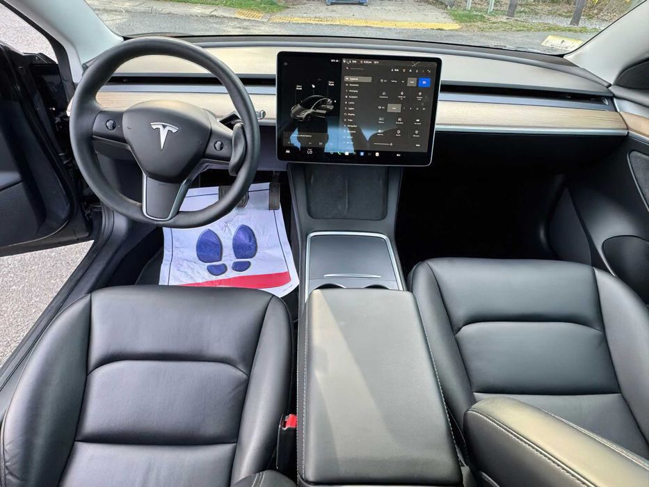 Tesla Model 3 Long Range      2021