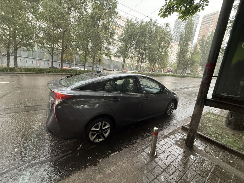 Під викуп Toyota Prius 50
