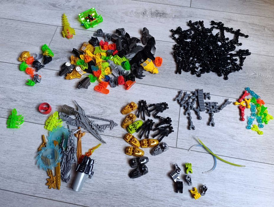 LEGO Bionicle Hero Factory mix ok 250 elementów, maski, nogi, łączniki