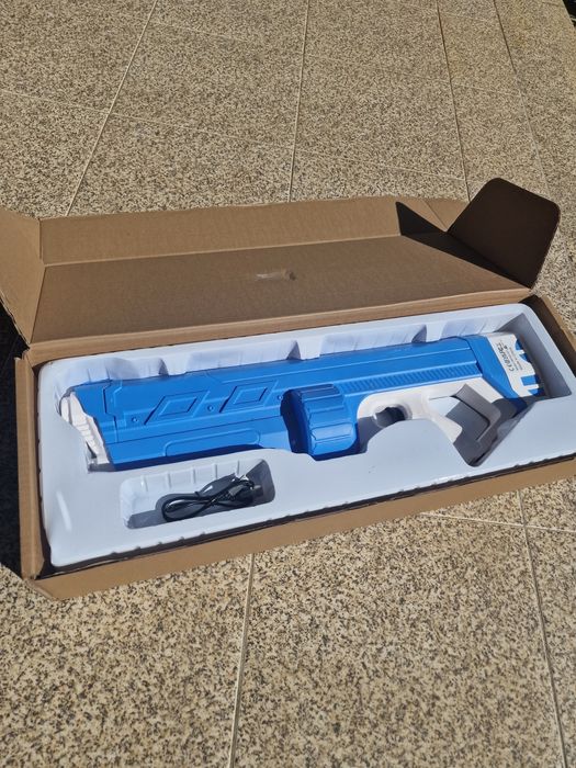 pistola de água elétrica automática com um visor LCD para o volume.