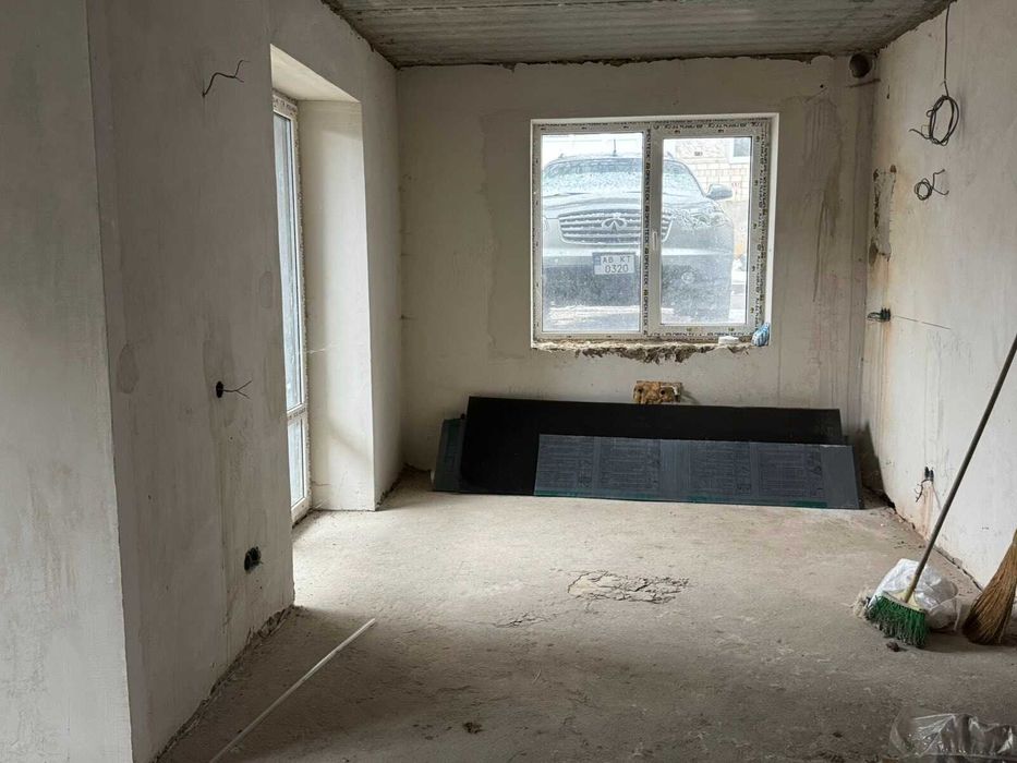 Продається приміщення на 1 поверсі на Слов'янці