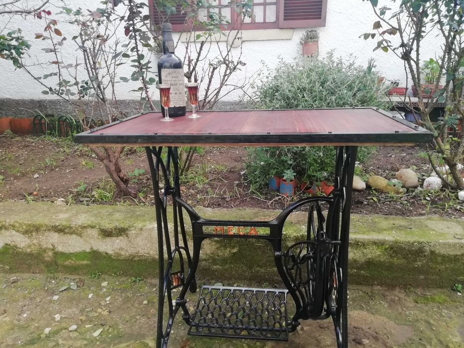 Mesa pés de costura