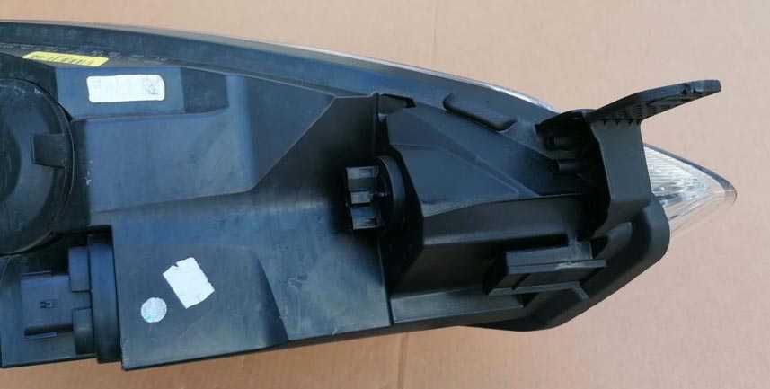 otica frontal ESQ ford fiesta VII . fase 1 . LED