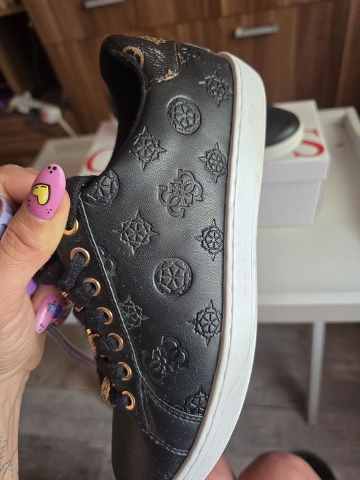Buty Guess roz.37 wkładka 23cm