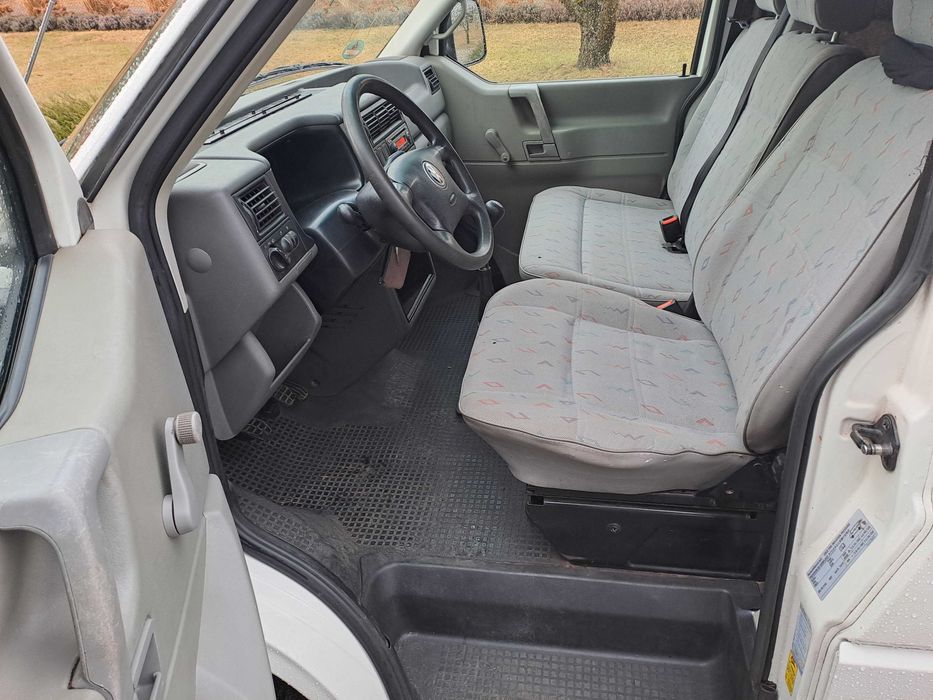 VW T4 Caravella 02r. 2,5tdi/88KM 9 osobowy (z możliwością spania)