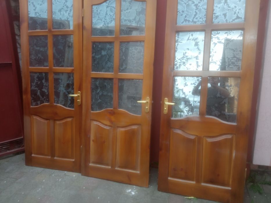 Двері дерев'яні з коробками ,лиштвою ,замками!