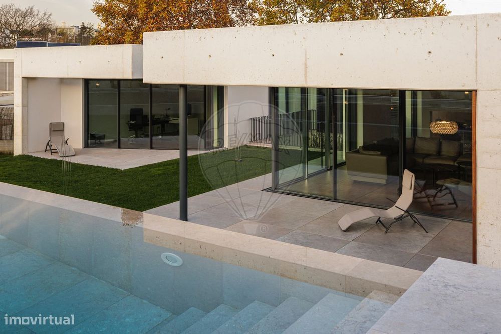 Moradia T4 para venda