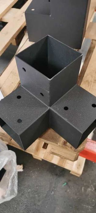 Łącznik do kantówek belek wiaty altany 3 końce otwór 10x10 czarny mat
