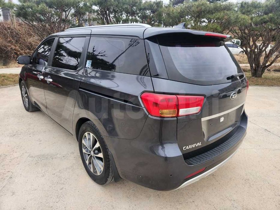 KIA CARNIVAL 9 місць / З пдв