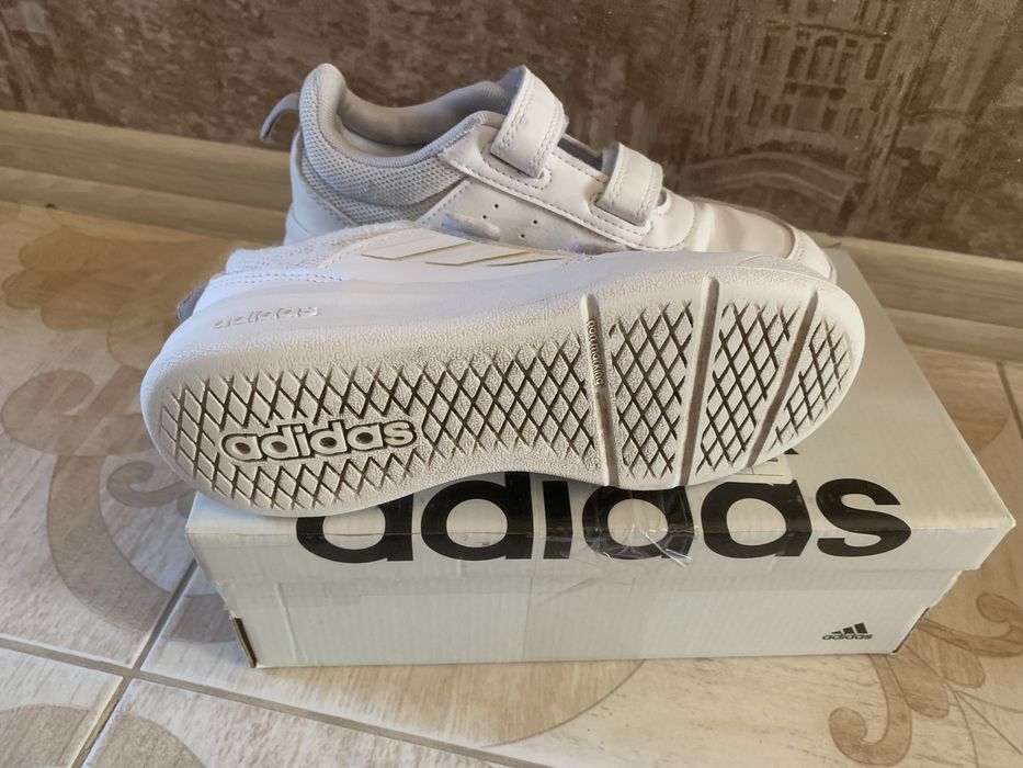 Кросівки Adidas. Розмір 33,34