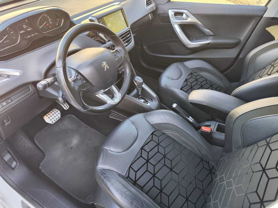 Peugeot 208 Feline Automático EAT6 Tecto Panorâmico
