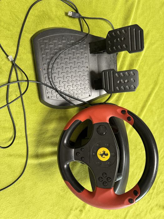 Игровой руль Thrustmaster с педалями