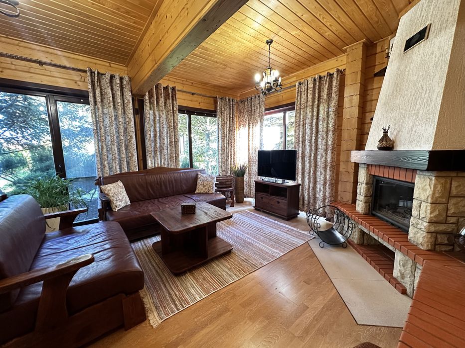 Будинок з басейном та гостьовим будинком в тихому місці Дмитрівка