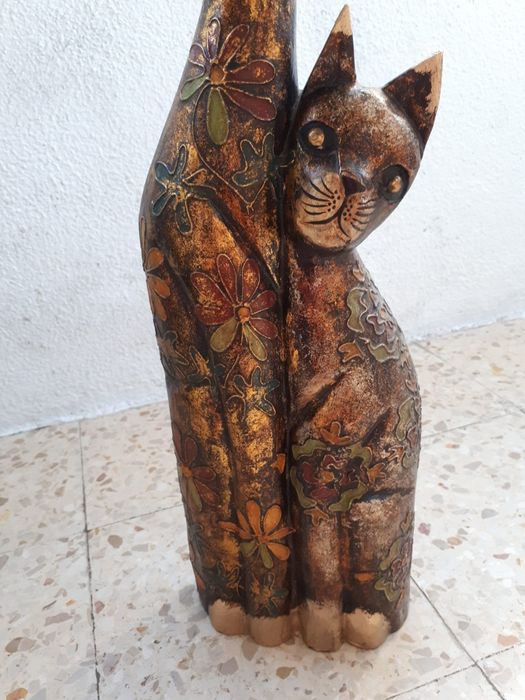Decoração de gatos em madeira