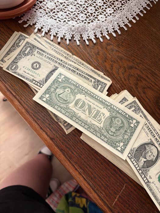 Banknoty 1 USD dolar, jedna sztuka 5 USD dolar