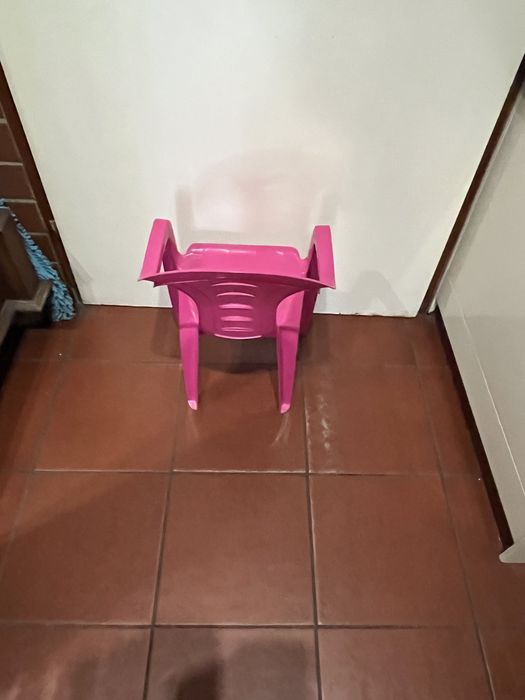Dziecięce krzesło ogrodowe różowe plastikowe małe mini dla dziecka