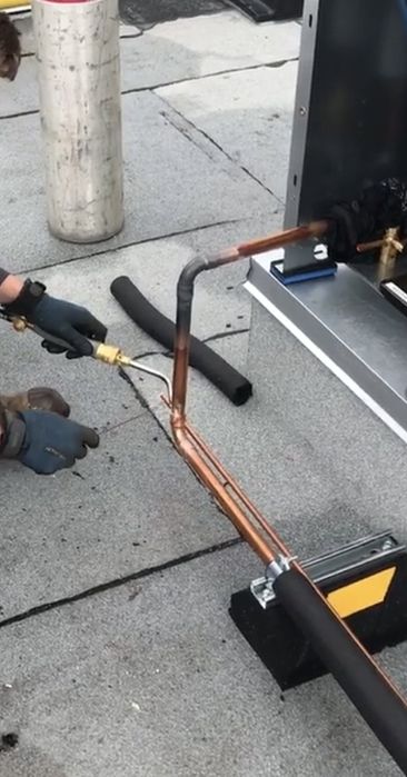 Обслуговування холодильного обладнання.