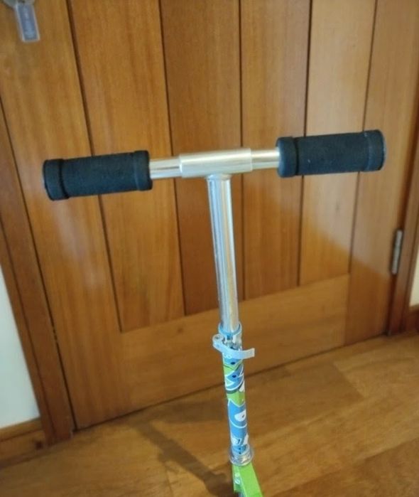 Trotinete de criança, unisexo, como nova.