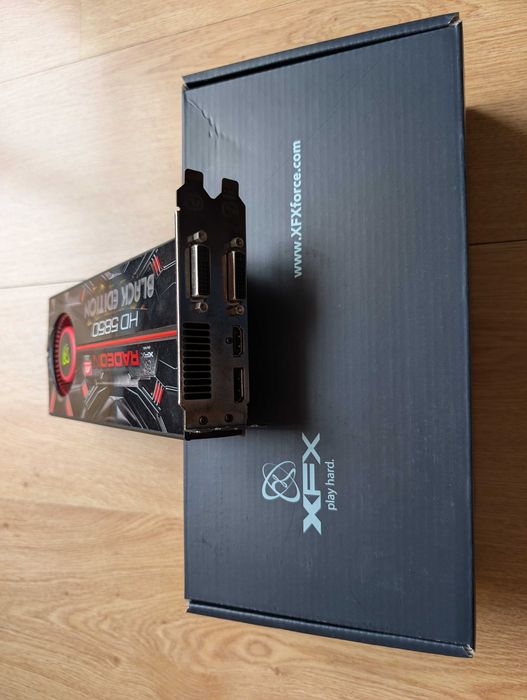 Placa Gráfica XFX AMD Radeon HD 5850 Black Edition (Completa na Caixa)