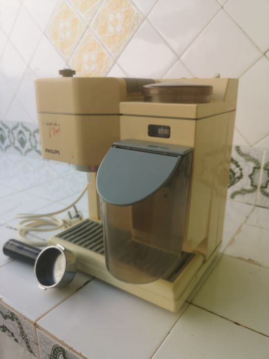Máquina de café com moinho