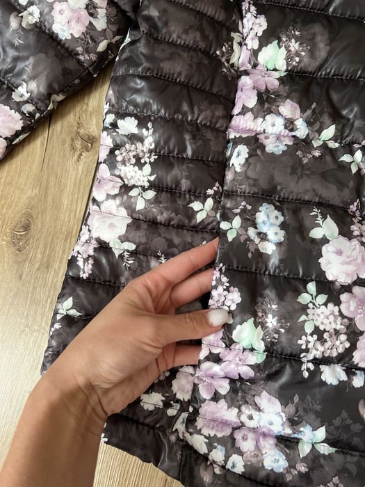 Весняна куртка 42 розмір