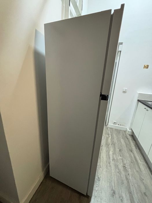 Frigorífico branco BECKEN no Frost usado 1 ano
