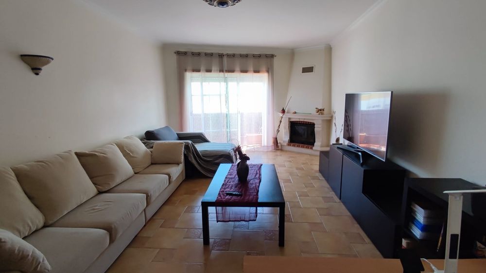 Apartamento T2 com garagem fechada