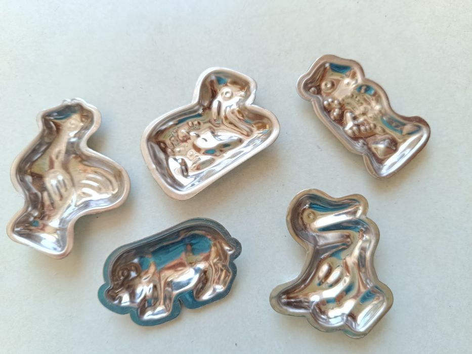 zestaw 5 małych starych foremek do czekolady lub ciasteczek