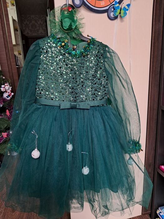 Сдам на прокат платье Ёлочка.