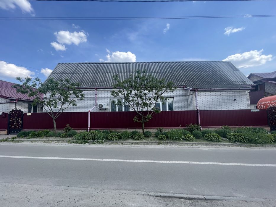 Продаж будинку.  Бровари вул. Киівська , Інтернат, фасад
