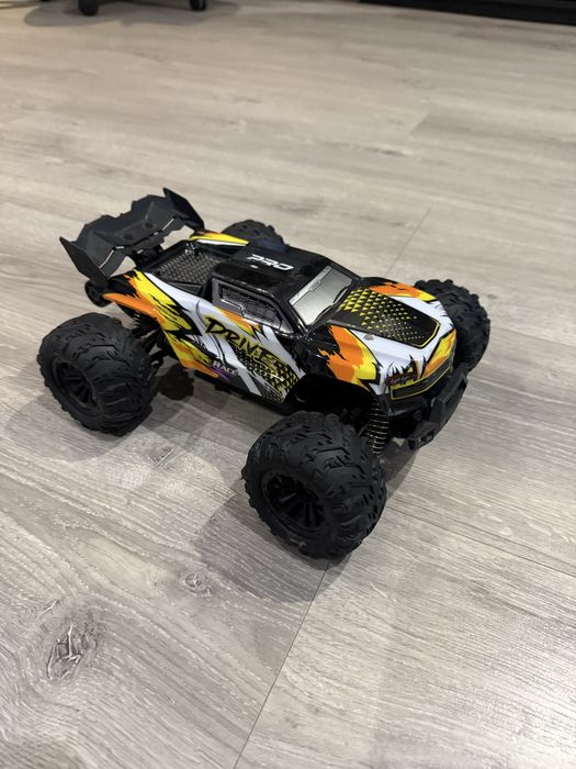 Продам мощную безщёточную RC-машинку 16102 Pro со скоростью 70+ км/ч.