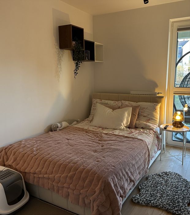 Łożko 140x200 tapicerowane z pojemnikiem welurowe beżowe nowoczesne