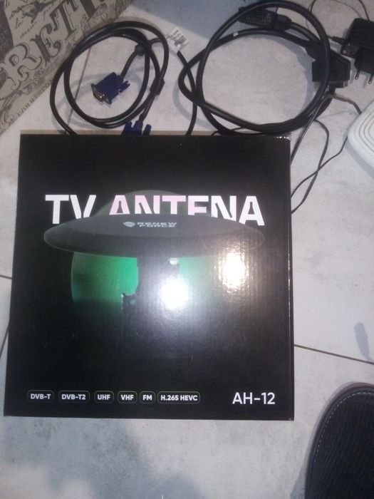 Antena zewnetrzn/Pokojów AH12 i hak na Mont. Zewnetrny
