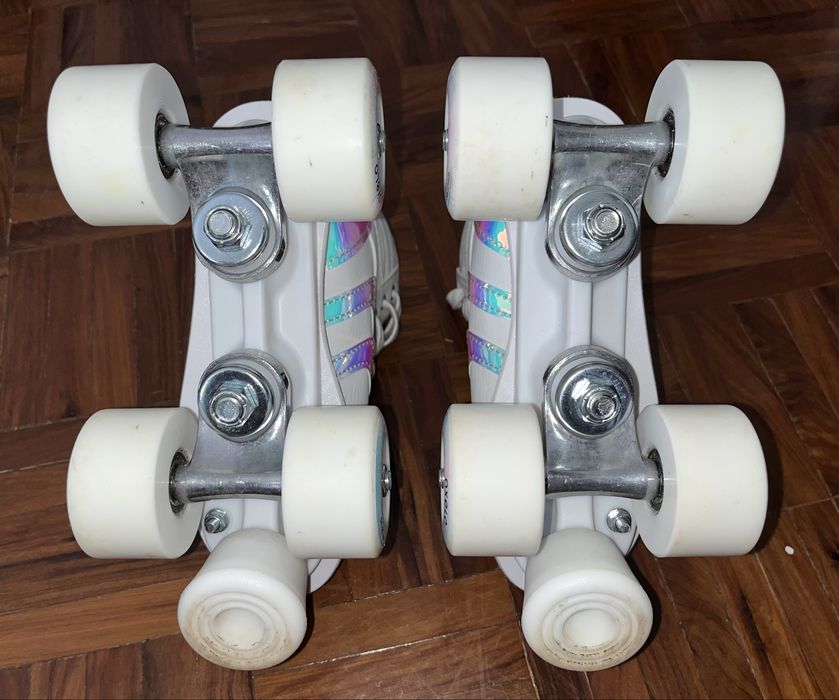 Patins de Quatro Rodas com Proteções - Criança