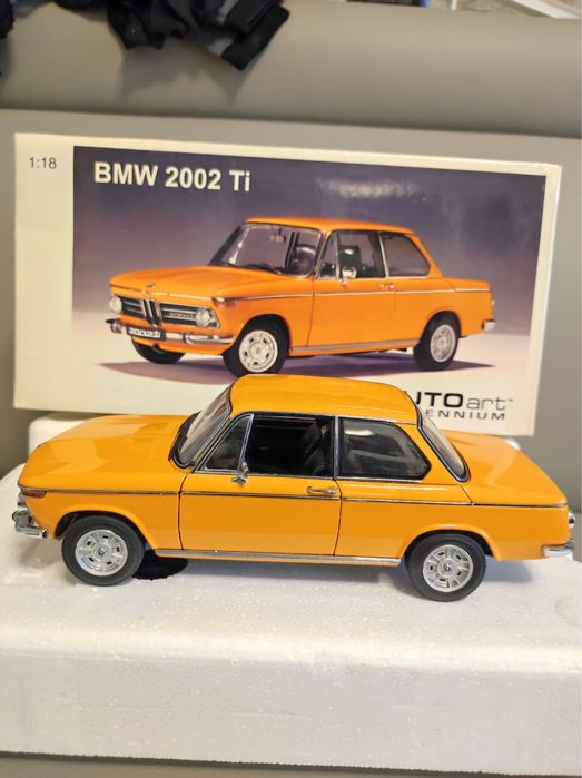 AutoArt 1:18 BMW 2002 Ti Pomarańczowy — piękny i rzadki