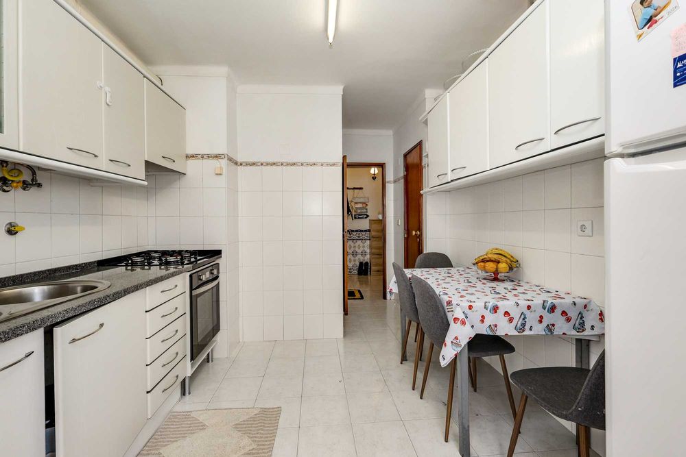 APARTAMENTO T3 VENDA NO CARREGADO PERTO DO OUTLET SHOPPING CAMPERA