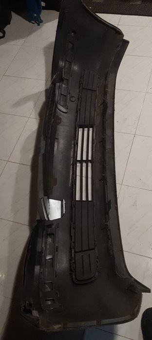Parachoque dianteiro Hyundai Getz com grelhas, símbolo, frisos e lip