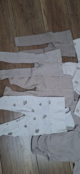H&M beżowy zestaw dla niemowlaka noworodka 56