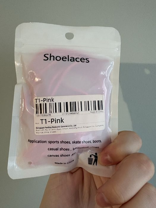 Różówe sznurówki bez wiązania ze stoperami