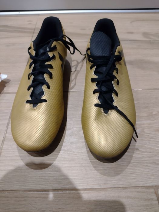 футбольне взуття