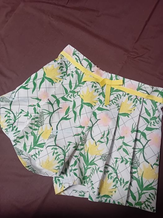 Calções usados de menina