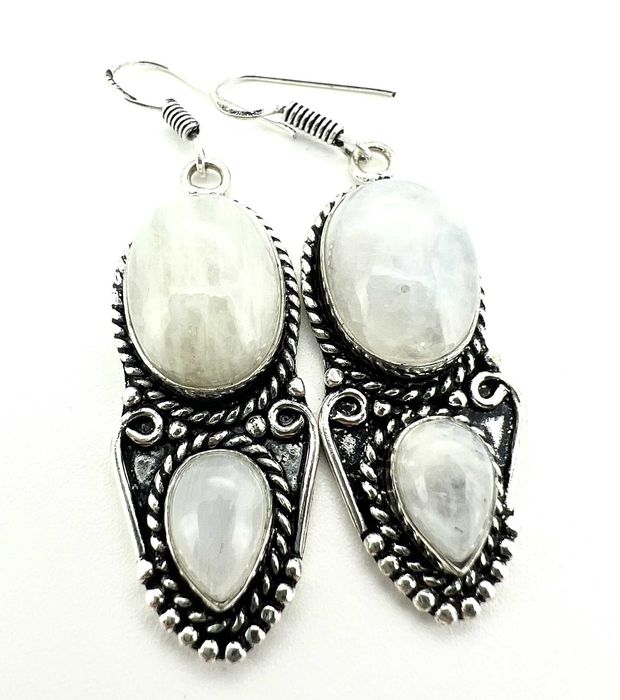 Unikatowe kolczyki z kamieniem naturalnym tęczowy kamień księżycowy.