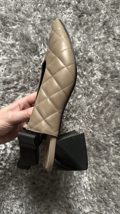 Стильні туфлі з відкритою пʼятою