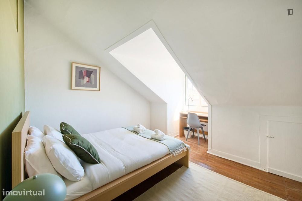 Quarto - localizado em São Bento Lisbon