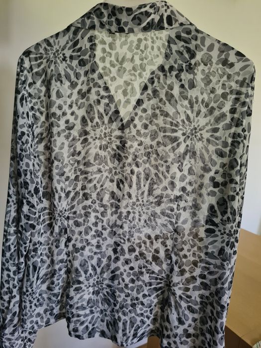 Bluzka zwiewna, rozpinana 14.